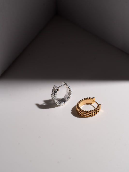 Lattice Love hoops